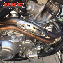 Protection de collecteur universelle 4T installé sur quad YAMAHA RAPTOR 700