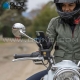 Support de smartphone moto QUAD LOCK | Fixation rétroviseur